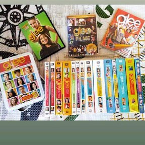 ANJ0Stv's tweet photo. ~ minha coleção de glee ~
#gleecollection
comecei a colecionar em 2014 e terminei ano passado.
obg, Mercado Livre, por tudo!
p.s.: +3 CDs Places da Lea Michele (US, Target autografado, Nac), 1 Louder (US) e pôster
p.s.2: Trisha, atriz da série, me enviou um mimo autografado. https://t.co/tODDQFSZms