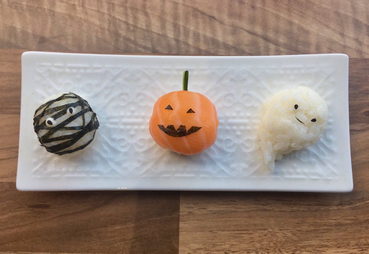 Oriento8's tweet photo. Have a fangtastic (and socially-distanced) Halloween! Stay safe. #Halloween #HappyHalloween2020 #HalloweenAtHome #sushi https://t.co/0s3mjEBQXX