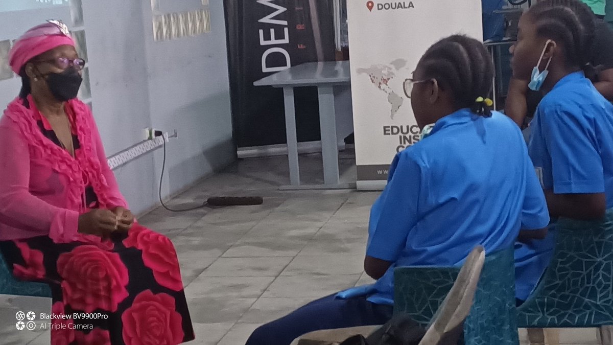 matango_club's tweet photo. MEET-UP SANTE
Les élèves du lycée Mongo Joseph en causerie Santé/Vaccination avec une experte de la délégation régionale de la santé publique du littoral.
#WPD20CMR
#ABCVaccination
#MeetUpSanté
#Cops21
#ActivSpace https://t.co/nof0Be605z