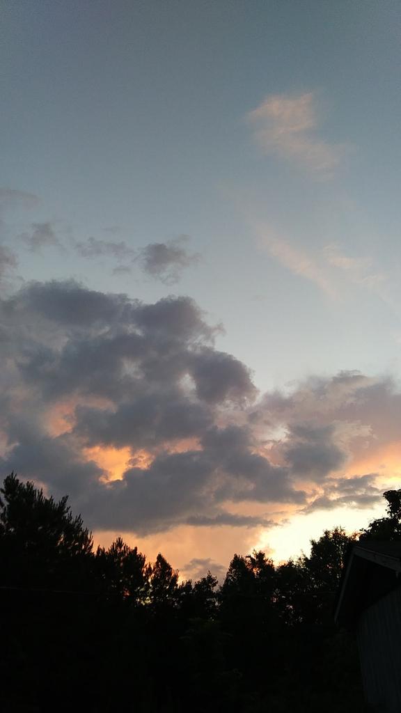 CamoHeavens's tweet photo. @HSRetoucher This will be the time to say, Oh Boy!!!
#Angelics
#BiblicalSkies https://t.co/0fe1X7Zhh4
