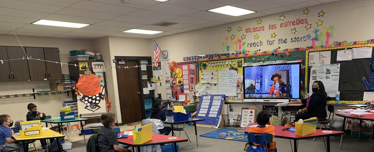 maestra317's tweet photo. Gracias Sra. Sánchez por compartir el libro ‘Evelyn Del Rey Se Muda’ con nuestra clase. Thank you Mrs. Sánchez for sharing the #ReadforRecord story with us in Spanish! #duallanguage @Sanchez5D93 @missreedyreads @CCSD93 @EJPrincipalD93 https://t.co/F0Wnv4ZWIb