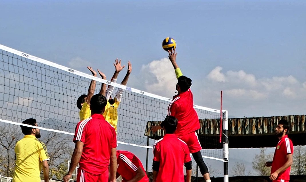 (5/n)The Volleyball  #competition saw a total of 12 teams battle out each other to be crowned champions. Final match of the day saw the teams from Bandipora and Delina compete to stake their claim on the winner's trophy, with Delina narrowly edging out Bandipora.