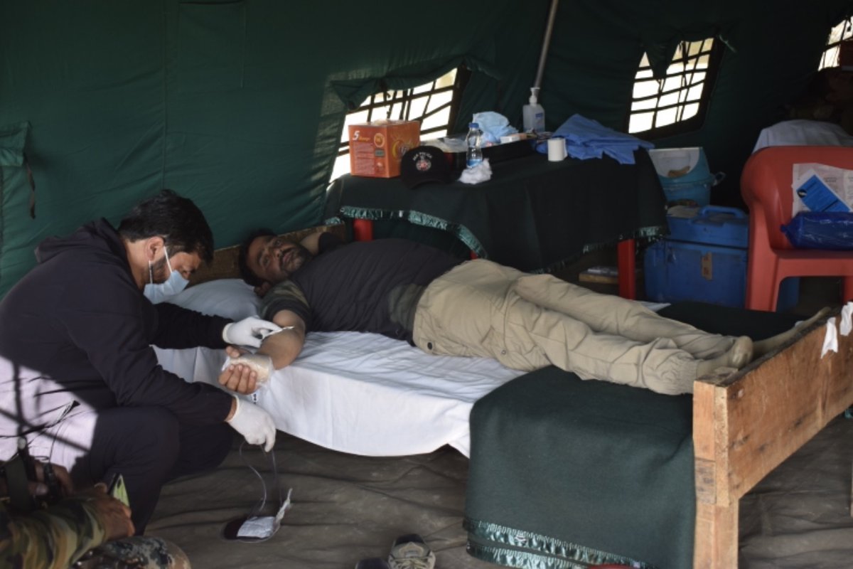 (7/n)The  #Unity Blood Donation Camp was organized by the  #IndianArmy in association with the Red Cross Society, Kupwara. Over 50 people came forward to donate their blood showcasing unanimity and willingness to stand shoulder to shoulder with the nation.