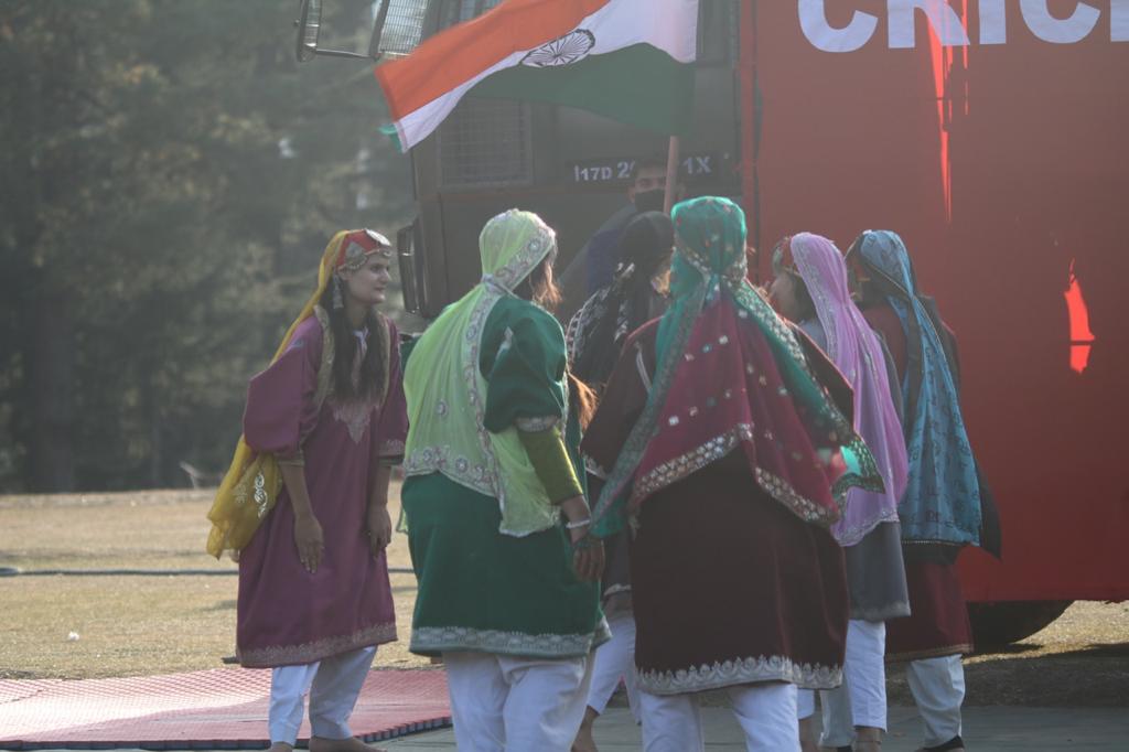 (8/n)Team from the dance group, K-Virus, displayed their immense talent and choreographic skills, mesmerizing the large audience that had gathered to witness the event and partake in the celebrations of the  #NationalUnityDay.