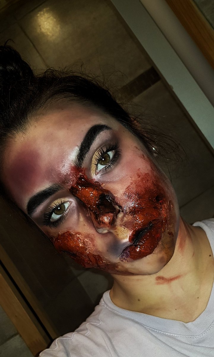 cassiexwalls's tweet image. ⚠️Tw // FAKE BLOOD
My three Halloween makeup look 
It was so fun to do it hontesly i always look forward to do halloween looks, it's always cool 
@LiamPayne @abbyrartistry #LPMakeUpComp 
The opportunity is really cool thanks a lot !!