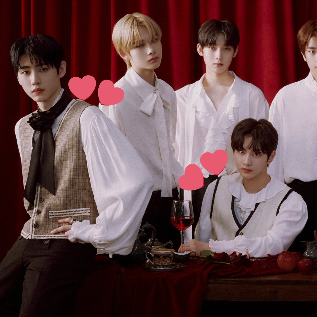 who's the owner of the throne?i think it's either sunghoon or jungwon, why? bcs look at their fits, sh and jw are wearing different clothes, i mean they have an extra thing (yk the brown and white thing) while the others don't have. From this picture we can also see++