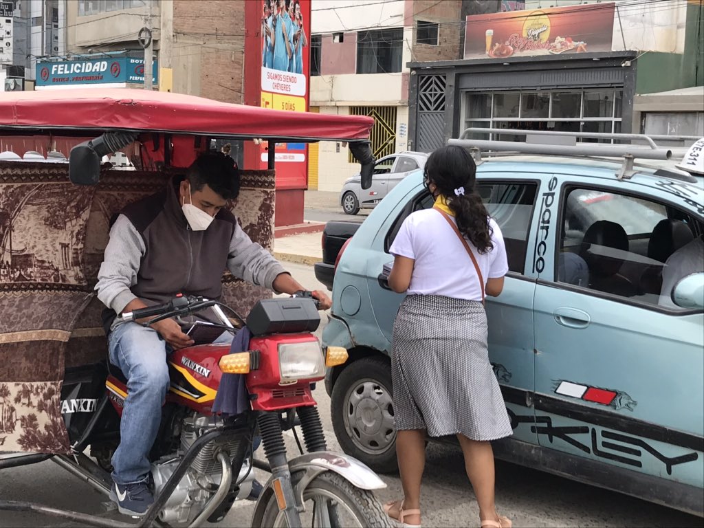 HammerlyPaisig's tweet photo. Cajeros de la Esperanza en #JLORoma de manera creativa ayudan en este #ImpactoEsperanza  para seguir brindando  esperanza y vida a la comunidad de Chiclayo con el libro #LaMayorEsperanza @bill_quispe @PrVictorVasquez @AdventistasUPN https://t.co/I8pe4KxzWM