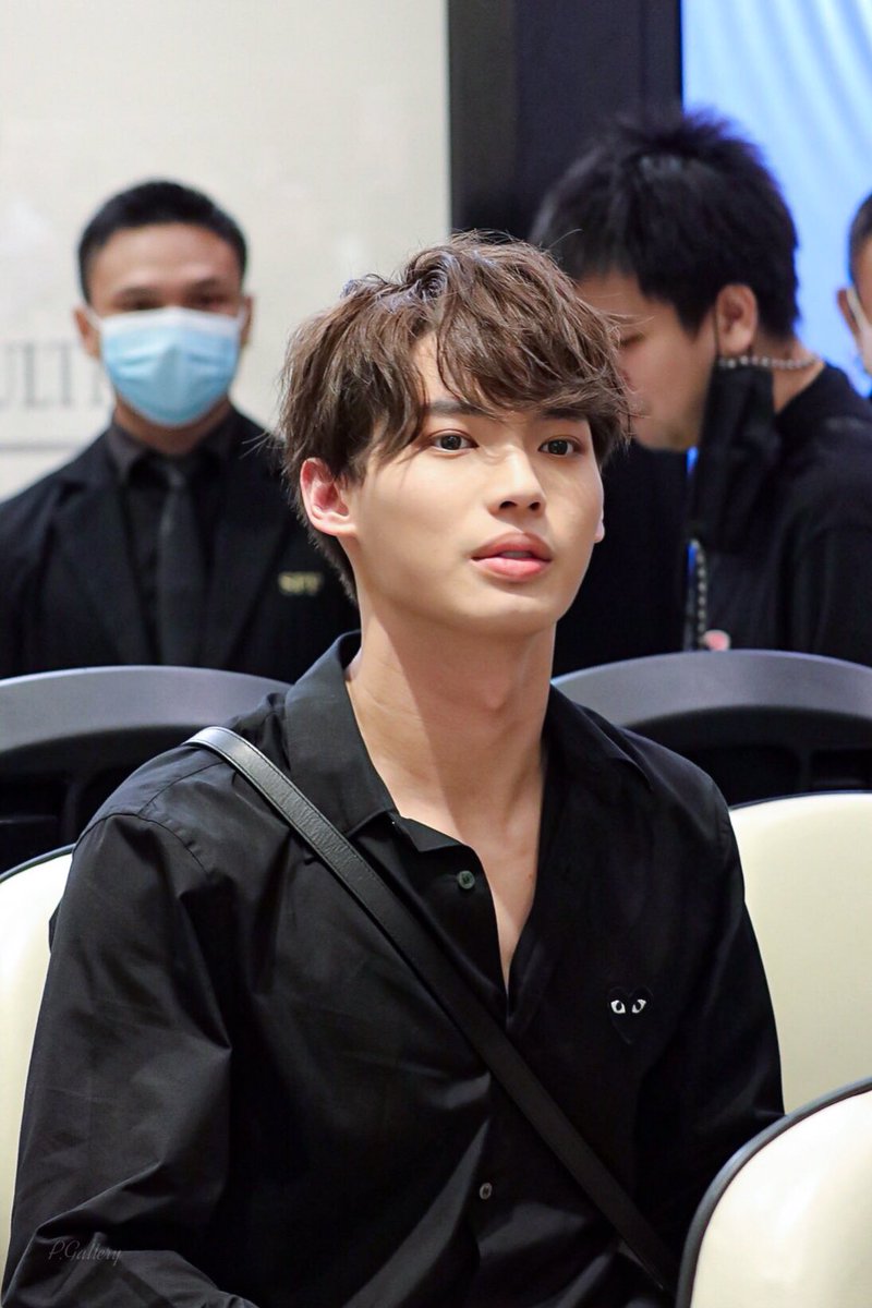 IamPGallery's tweet photo. Goodnight💚🐰 #winmetawin
#SiamParagonxbrightwin https://t.co/Sr2qBbY3rs