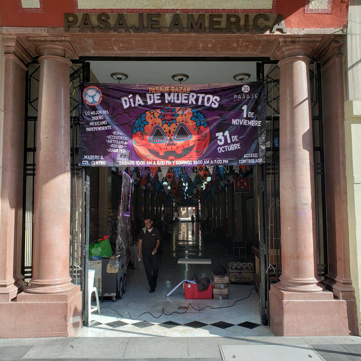 Los esperamos hoy y mañana para juntos reactivar nuestra economía 
📆 31 de octubre y 1° de noviembre

De 10 am a 8 pm el sábado
De 10 am a 7 pm el domingo

📍Madero 6, #CentroHistorico #CDMX
#PasajeBazar 
Se parte de nuestros expositores
Informes por whatsapp al: 55 5144 6819