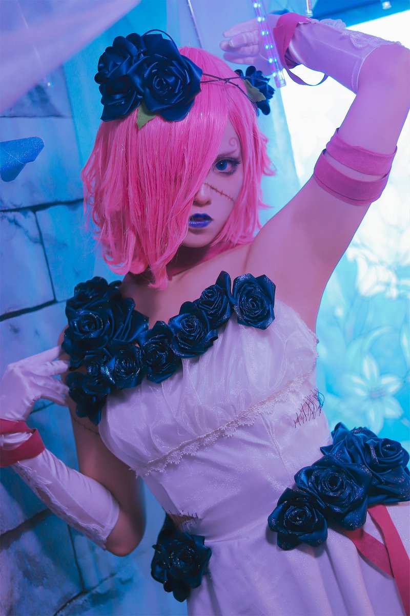 るーみ 双子 Cosplay One Piece トレクル ブライド オブ ハロウィン こんな夜は イタズラしたくなっちゃうわね ヴィンスモーク レイジュ Photo まさる Masaru Cos まさるみ T Co Omvaeisrj4