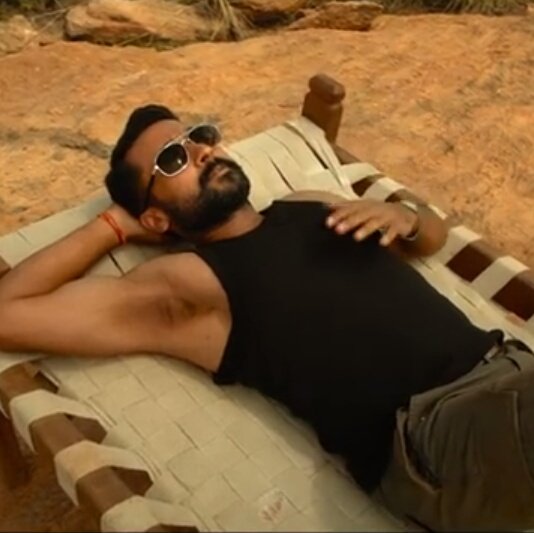 prince_inexcile's tweet photo. #sameactor  same movie @Suriya_offl 
#SooraraiPottru 💥 https://t.co/2Gluz2qkPU
