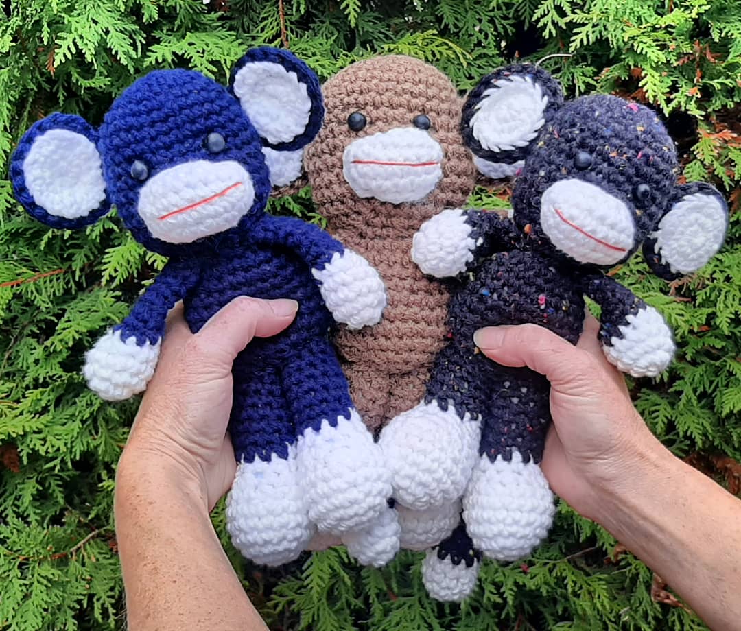 RedheadKraftCo's tweet photo. These cheeky monkeys are all looking for a new home !  If you're interested in having one made, I'm taking orders up until the end of November.  Contactless pick up in #ptbo w/shipping available just send me a message to arrange!
$25 each
#crochet #monkey #giftideas #UniqueGifts https://t.co/wzbh1gjqB7