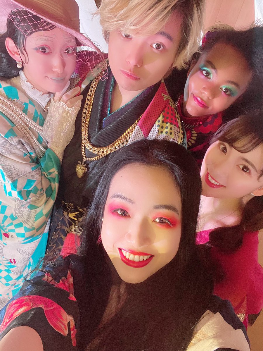 india_nakamura's tweet photo. ここまで辿り着くのに色んなことがありすぎて言葉にできないぜ

このキャスト、スタッフじゃなければ作れない異世界でした

ありがとうございました！！！

あと三週間で屋敷の扉が閉まるまでに、ぜひ覗き見あーれ

#令和源氏オペレッタRE https://t.co/YfDYp66xfY