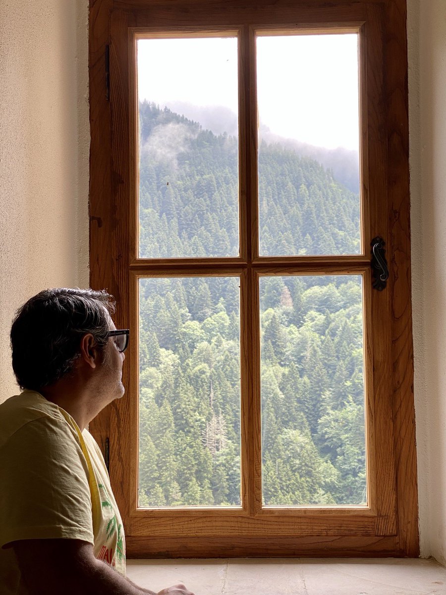 Mert Diyor Ki” Hayat ne garip, bir varmış, bir yokmuş diye başlıyor ve yine bir varmış, bir yokmuş diyerek bitiyor.”

#deprem #depremizmir #merterel #eramerterel