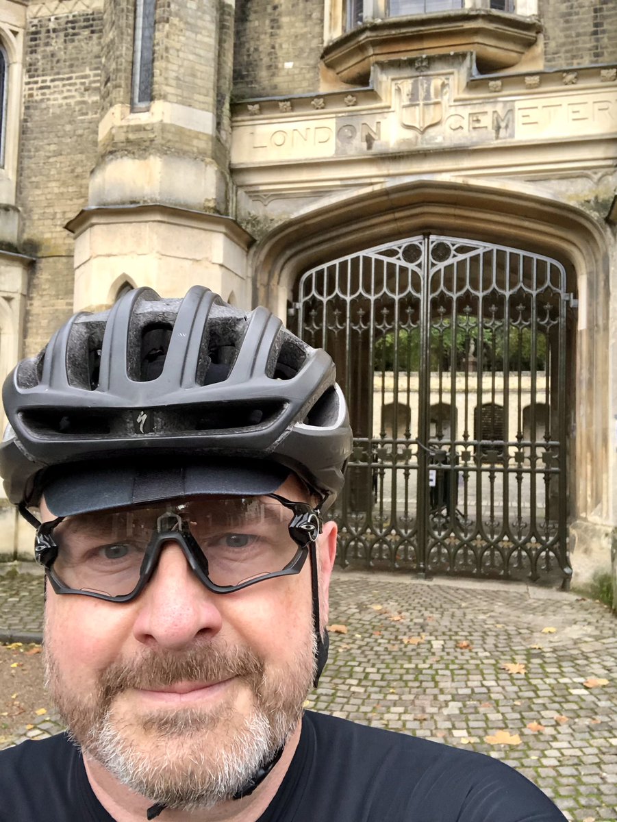 keith319's tweet photo. Dry #RCCHalloween ride (first half) 1/2 @rapha https://t.co/3sSkQTNIIr