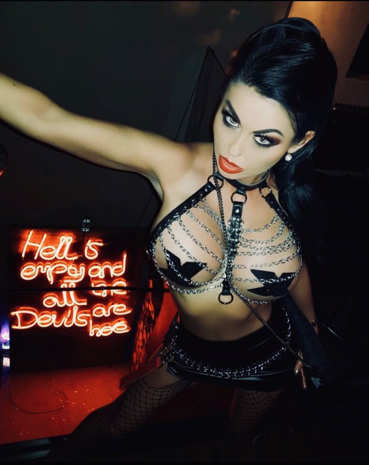 🎃 Happy Halloween!! 🎃   Enjoy 30% OFF this weekend 🖤   https://t.co/5Ay04DBA16 https://t.co/k2ZojmFs