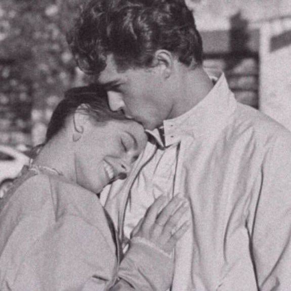 ip37_'s tweet image. رائحتك دافئة وبقائك بجانبي أمراً حنُوناً .