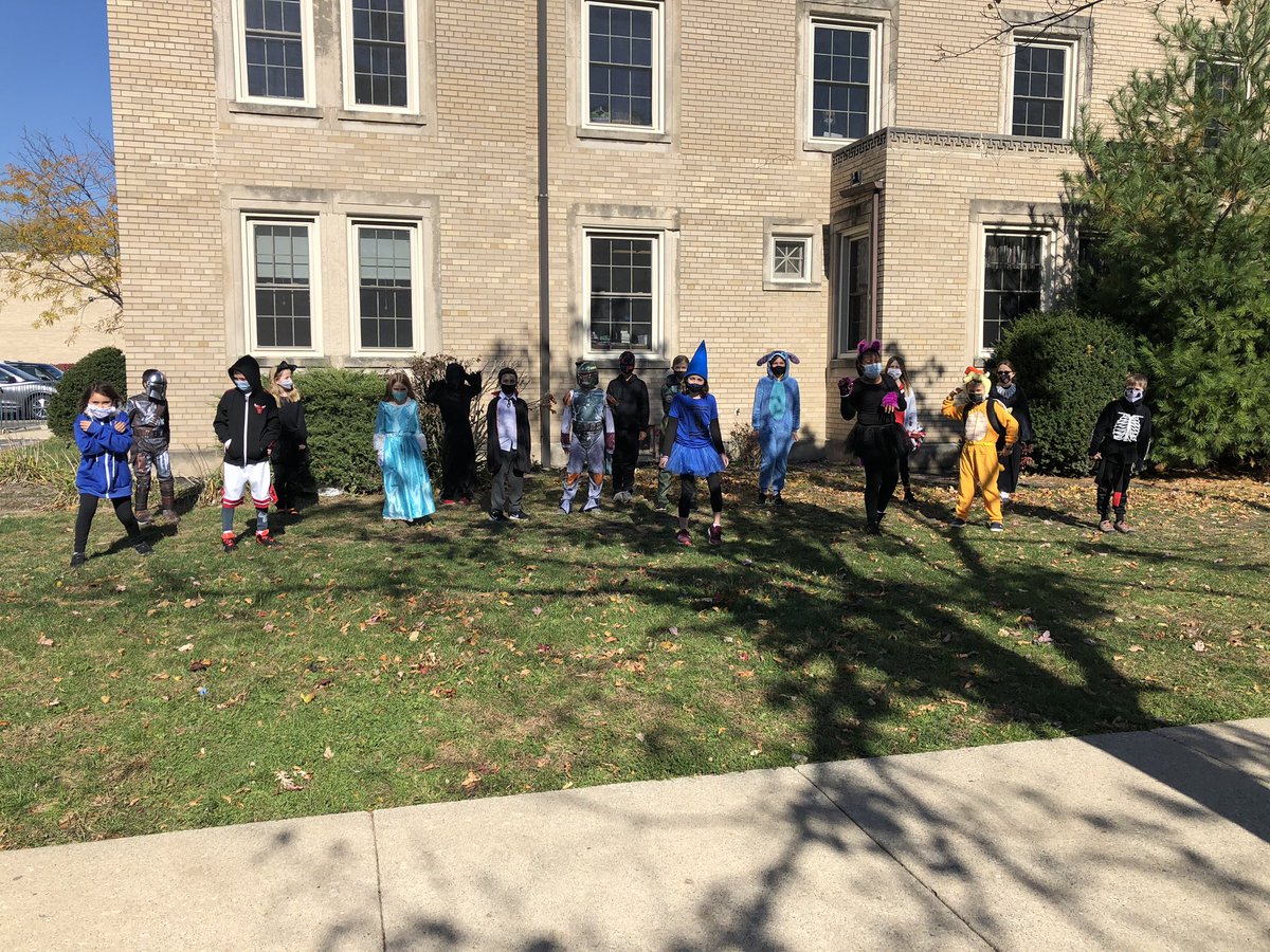 MaryBethPhilli4's tweet photo. #todayatCK Despite a very different Halloween celebration this year, the Room 107 kiddos had a great time! Happy Halloween! 🧟‍♀️💀🎃 https://t.co/IM8lFnUSGm