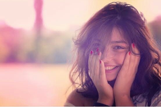 Manusia berubah seiring berjalannya waktu. Bukankah menyenangkan melihat pasangan kita tumbuh, berkembang, dan berubah jadi sosok yg lebih baik?? Terlebih ketika kita yg menjadi alasan dia bisa tertawa bahagia dan menikmati hidupnya dan melihat senyumnya merekah.