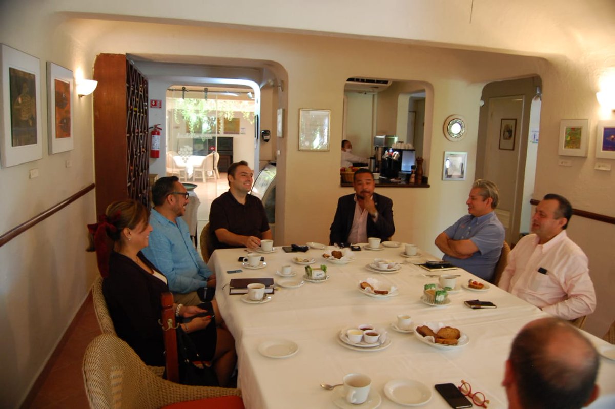 FactorNews2020's tweet photo. "EL CAFE DE LA SEMANA" Un encuentro entre amigos empresarios para hacer #networking es un programa de @CoparmexQRoo que pretende afianzar la relación entre los socios e incentivar su participación en los nuevos proyectos de esta institución. Así lo expresa @oigres14 presidente. https://t.co/b9od09cgpq