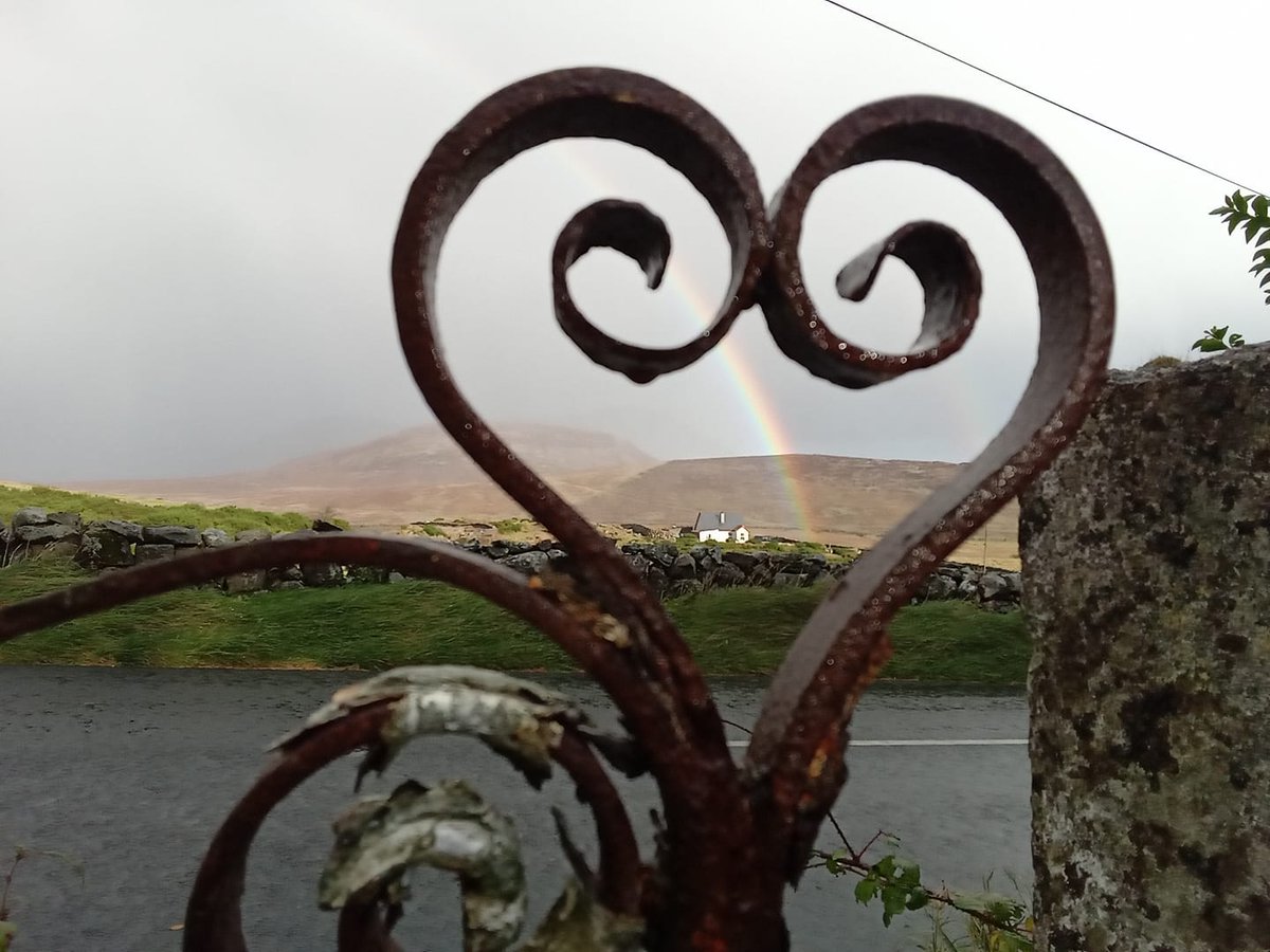 Beautiful Mourne Mountains, Co  #Down, N  #Ireland. Mournes are made up of 12 mountains with 15 peaks & include the famous Mourne wall (keeps sheep & cattle out of reservoir)! Area of Outstanding Natural Beauty. Partly  @NationalTrustNI. ©Daniel Mcevoy (with lovely cat!)  #caturday