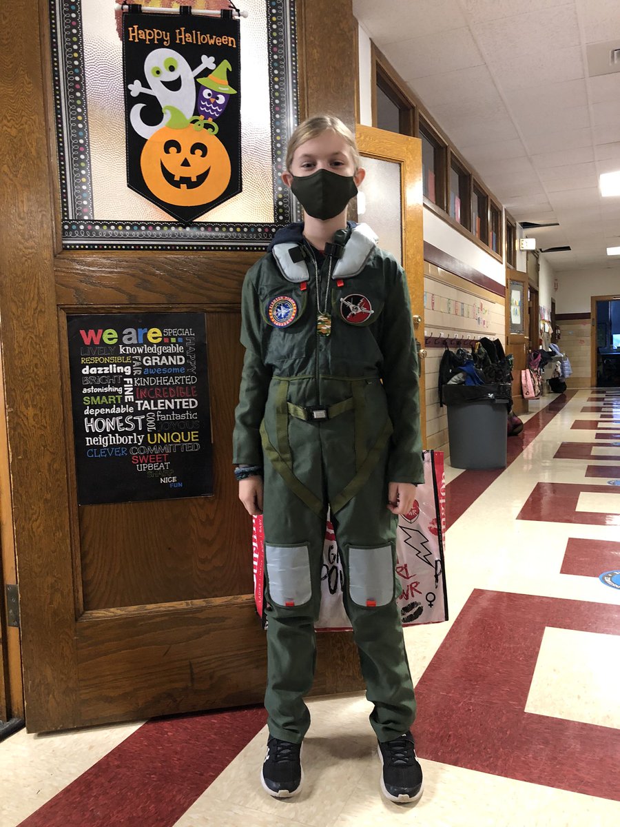 MaryBethPhilli4's tweet photo. #todayatCK Happy Halloween from Room 107! https://t.co/DSKsMVrDz4
