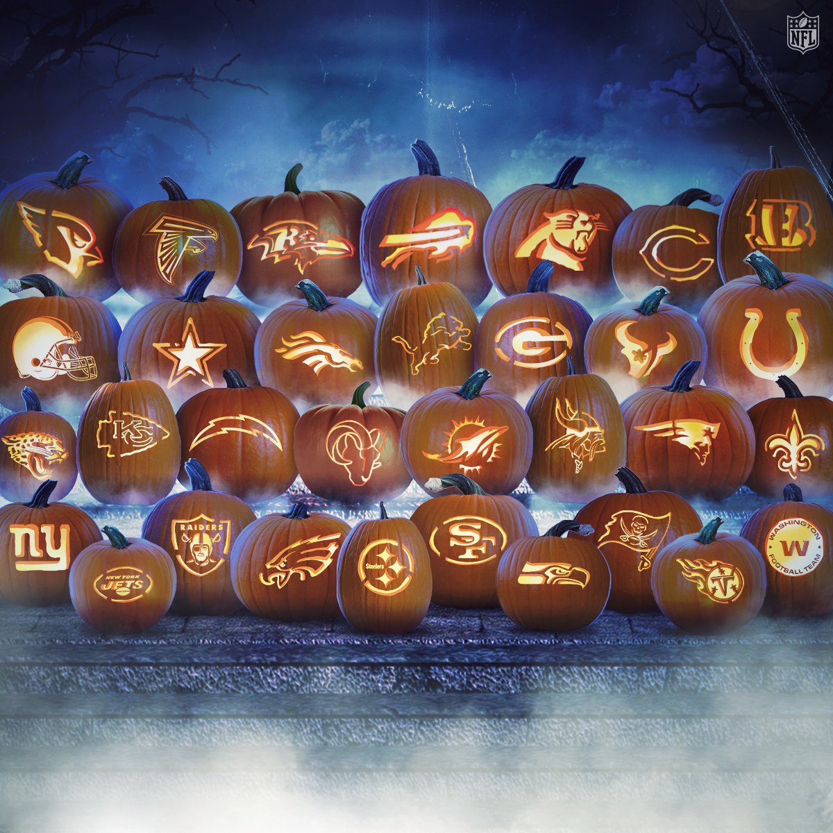 NFL's tweet photo. 🎃👻 HAPPY HALLOWEEN! 🎃👻 https://t.co/yxzYONozwk