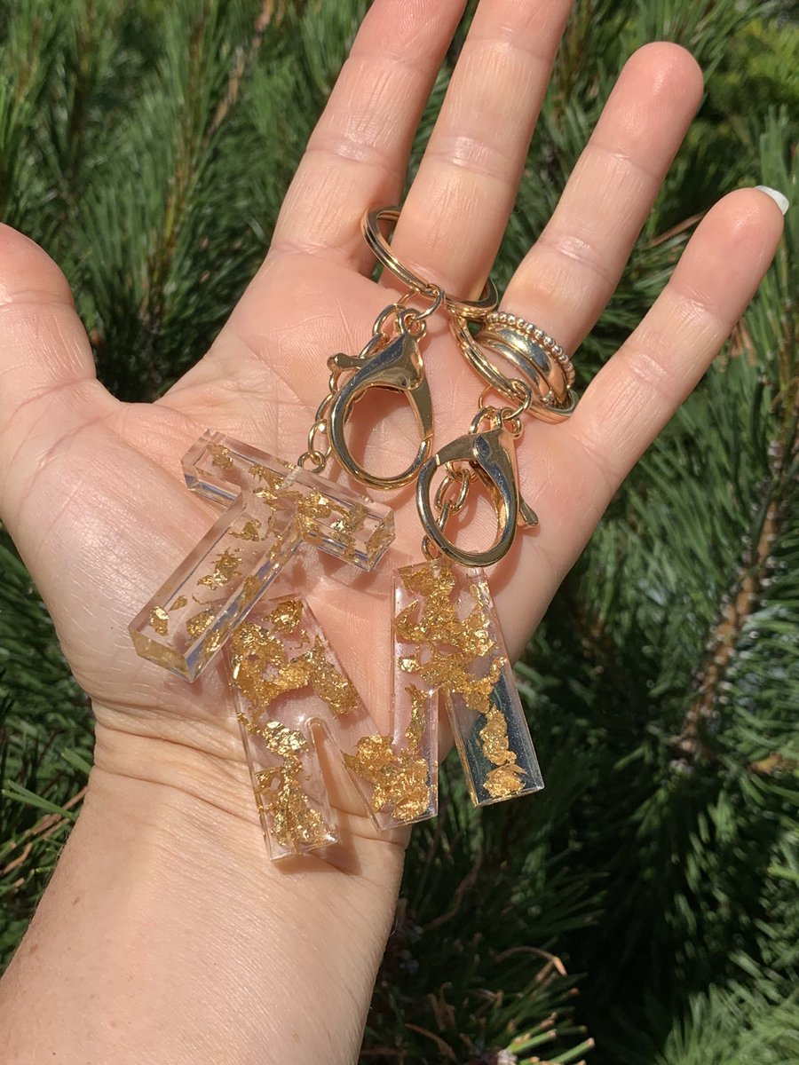 artbymalhotra's tweet image. Free SHIPPING OVER $35 #etsy: Resin letter gold leaf keychain #alphabetkeychain  #initialkeychain #pursecharm
 etsy.me/3jNxD4W