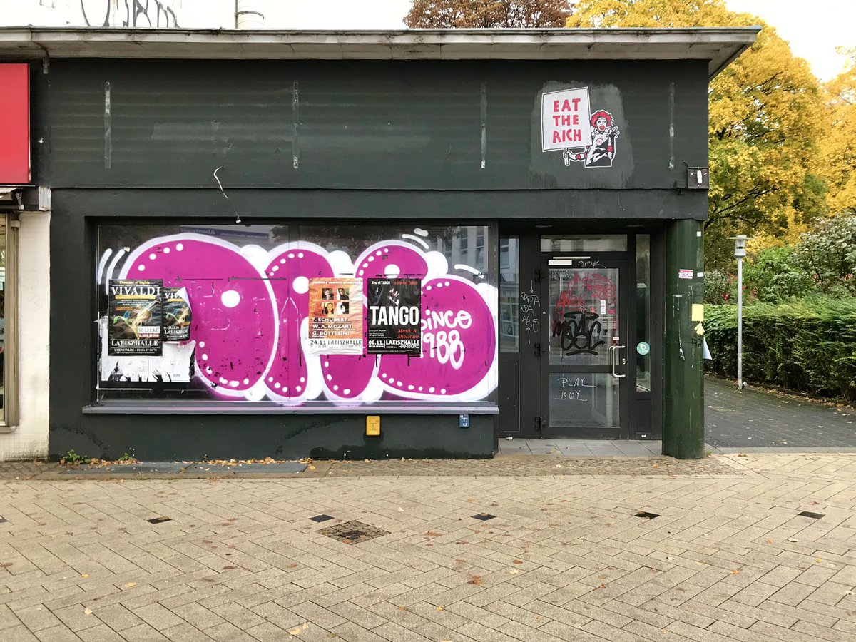hosemann_hh's tweet photo. Happy Halloween ! ๐คก
ยปEAT THE RICHยซ โ #pasteup von AREZD am ehemaligen McDonald's an der Fuhle in #barmbek.
#urbanart_hamburg #hamburg #wheatpaste #arezd #aresd #streetart #streetartgermany #streetarthamburg #urbanart https://t.co/xkBxwZ23SU