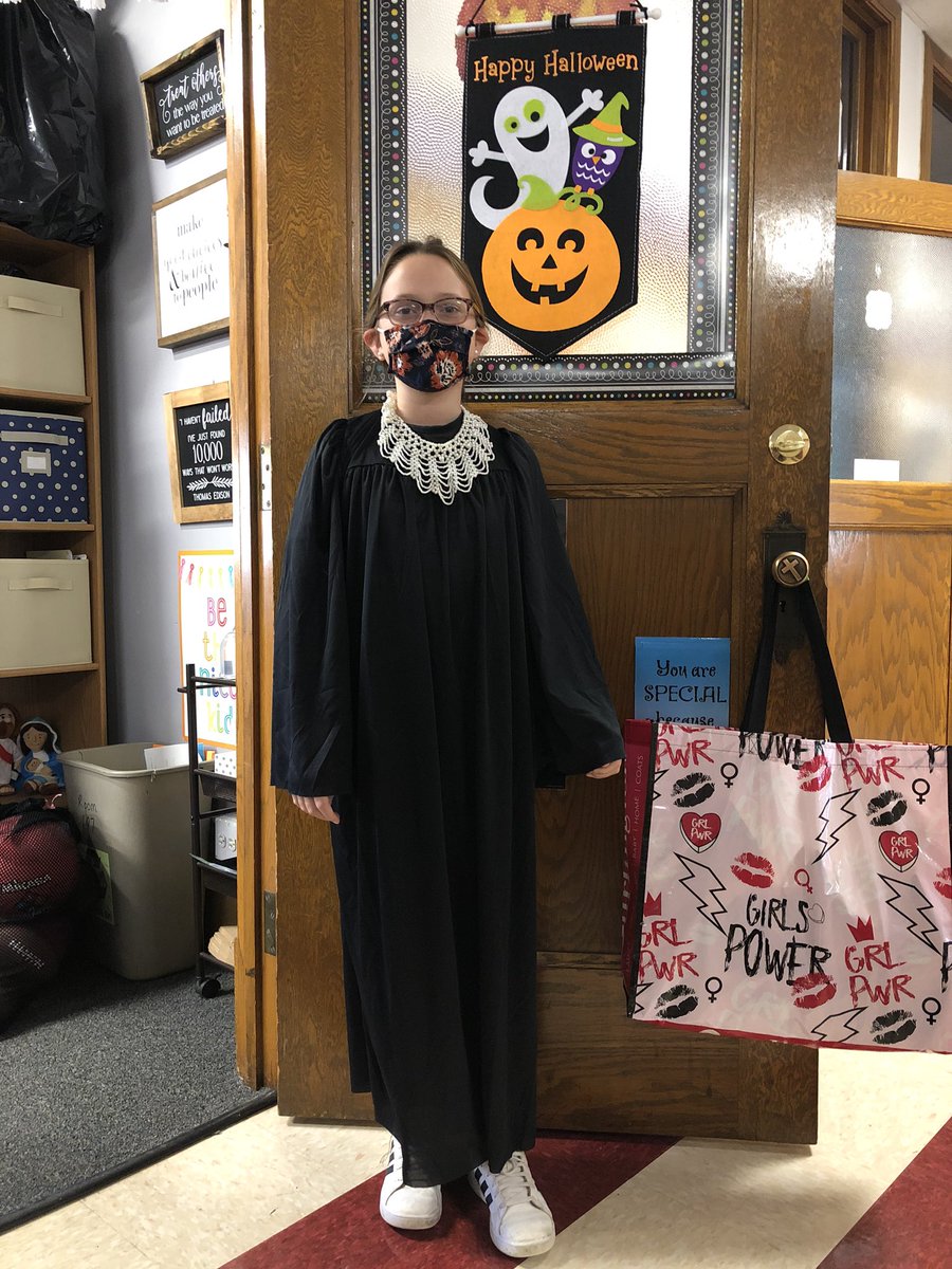 MaryBethPhilli4's tweet photo. #todayatCK Boba Fett and Ruth Bader Ginsburg stopped by Room 107 to say hello. Happy Halloween! https://t.co/JJoXc46Oto