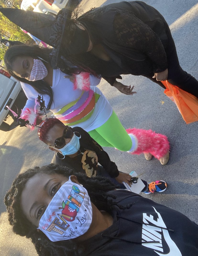 Media_KindeziW's tweet photo. What an amazing team! @APSHAES Trunk or Treat was a huge success because of you and your ❤️ for our scholars! @apsupdate @DrEmilyAMassey @PrinDSTaylor #allinallthetime #excellenceinaction https://t.co/fn4pKpOsoI