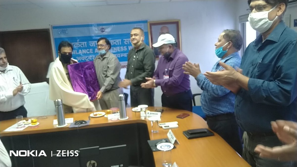 ambedkarnagrpol's tweet photo. पुलिस अधीक्षक श्री आलोक प्रियदर्शी द्वारा NTPC टाण्डा में सभी अधिकारियों व कर्मचारियों को सरदार बल्लभ भाई पटेल जी के जन्म दिवस व राष्ट्रीय एकता दिवस के अवसर पर कर्तव्यनिष्ठा की प्रतिज्ञा करते हुए सपथ दिलायी गयी। NTPC अधि0/कर्म0गणों द्वारा पुलिस अधीक्षक महोदय को सम्मानित किया गया। https://t.co/DgCFFUCHyM