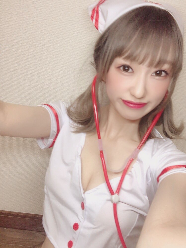 mkk_8051's tweet photo. 皆様おひさハッピーハロウィン🎃
今年はナースとキャットガールとメゾピガール？ですw
お家で遊んでました🙋‍♀️
#コスプレ
#ハロウィン https://t.co/0pOhKUDDL4