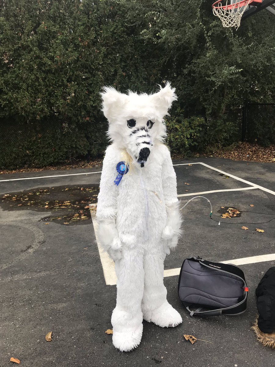 LOOK AT THIS! A grade 8 student took two months to design and sew and put together this Halloween costume! So creative! #Halloween #costume