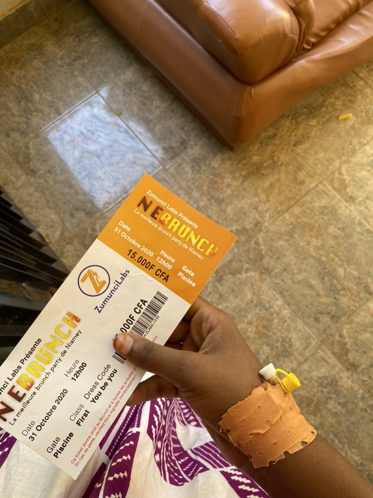 saly_queen's tweet photo. Mon cathéter +mon ticket en route pour le NE Brunch😭🕺 https://t.co/SMCvN2AIzv