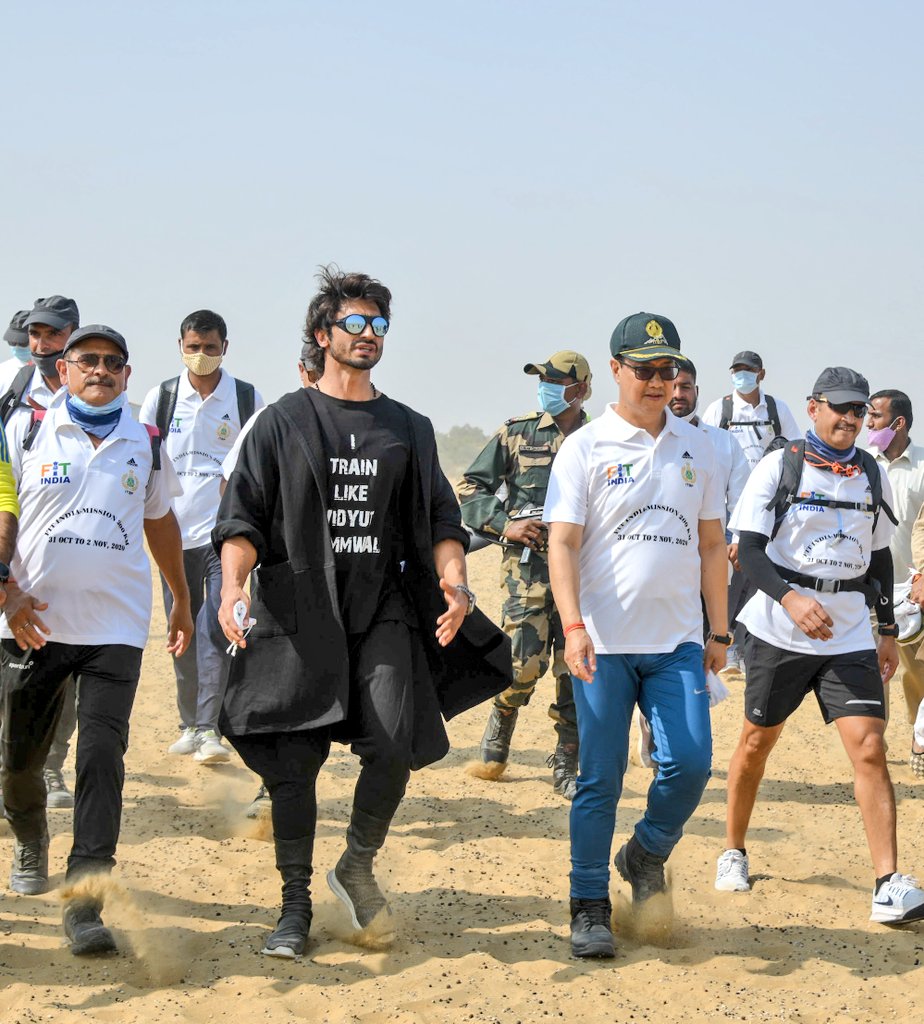 KirenRijiju's tweet image. Fit India Mission 200 KMs walkathon was joined by DG @ITBP_official Sh S S Deswal, Fitness icon and extremely talented martial artist film actor @VidyutJammwal and officials of CAPFs and State Police launched on #NationalUnityDay2020 from Nathuwala, Jaisalmer.