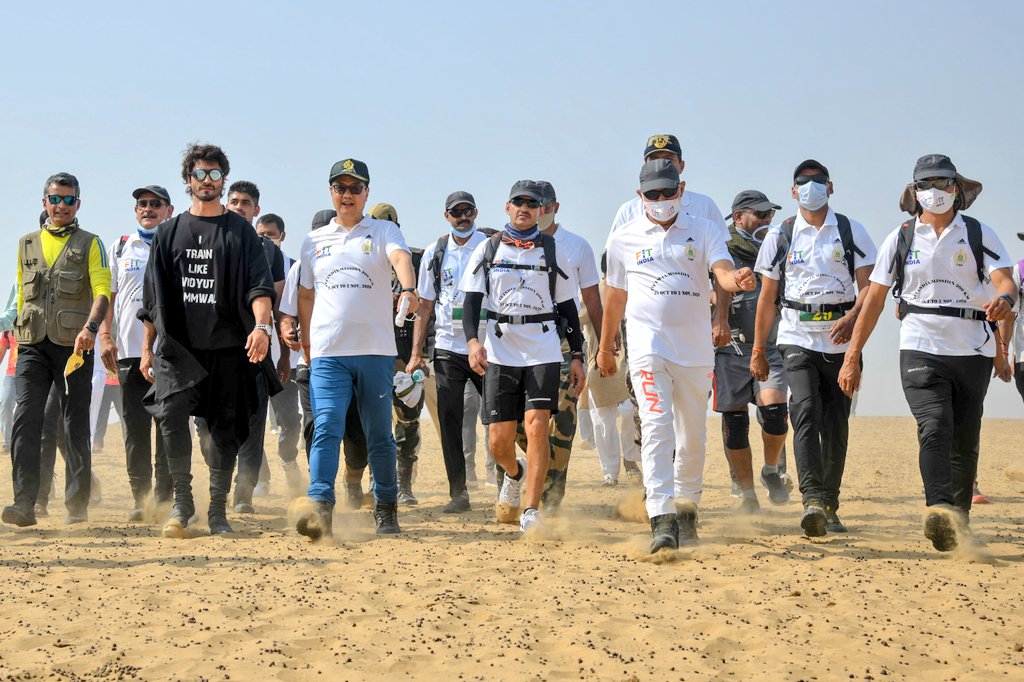 KirenRijiju's tweet image. Fit India Mission 200 KMs walkathon was joined by DG @ITBP_official Sh S S Deswal, Fitness icon and extremely talented martial artist film actor @VidyutJammwal and officials of CAPFs and State Police launched on #NationalUnityDay2020 from Nathuwala, Jaisalmer.