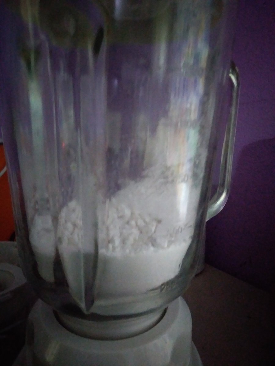 CookWithVennola's tweet photo. Blending/Grinding Starch. 
#Arrowroot #Starch

#myVincyKitchen https://t.co/dzjx6Gii0g