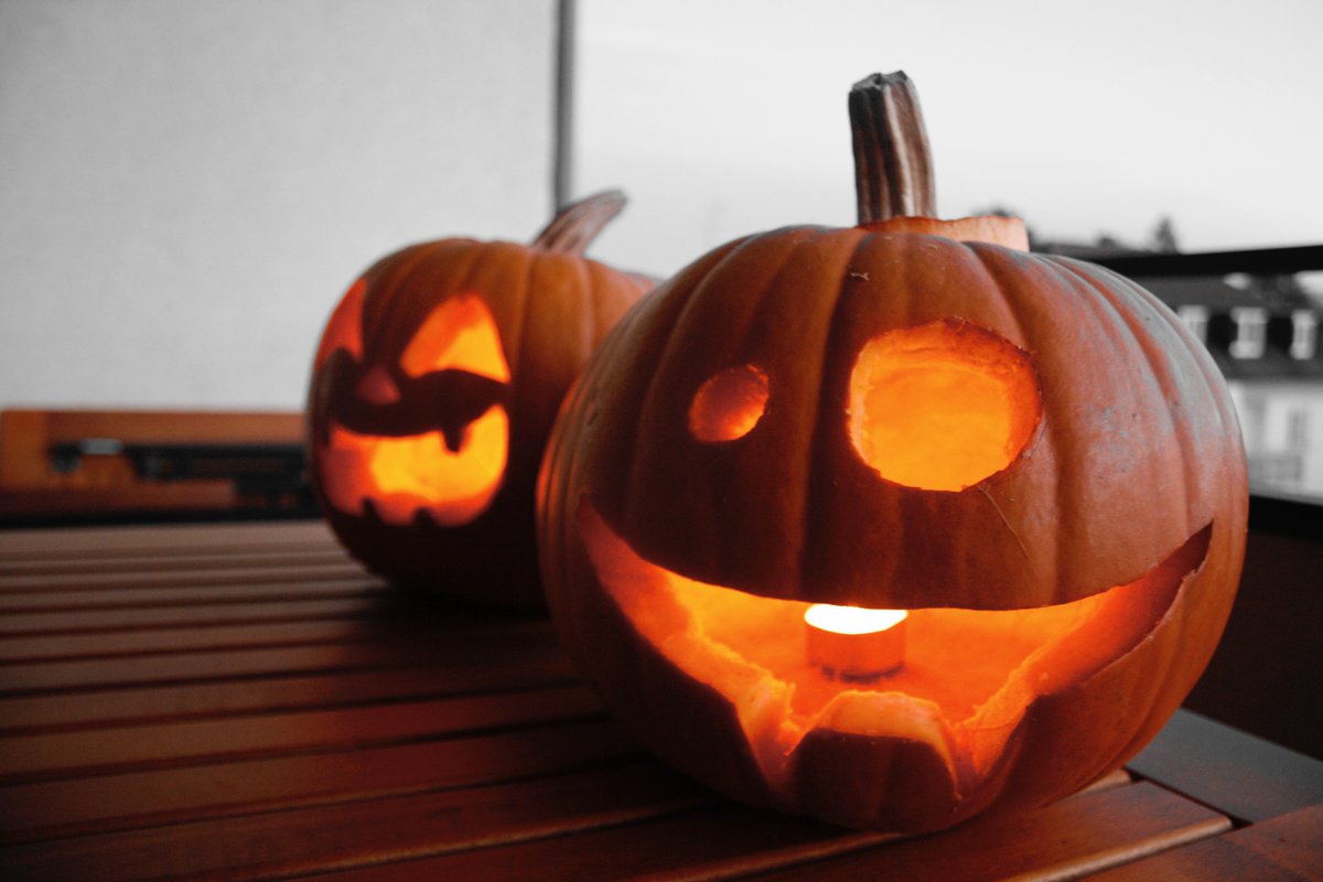 advancestamp's tweet image. Happy #Halloween! 🎃 We hope you get some of your favorite candy, no matter how old you are. 😊🍭🍬🍫