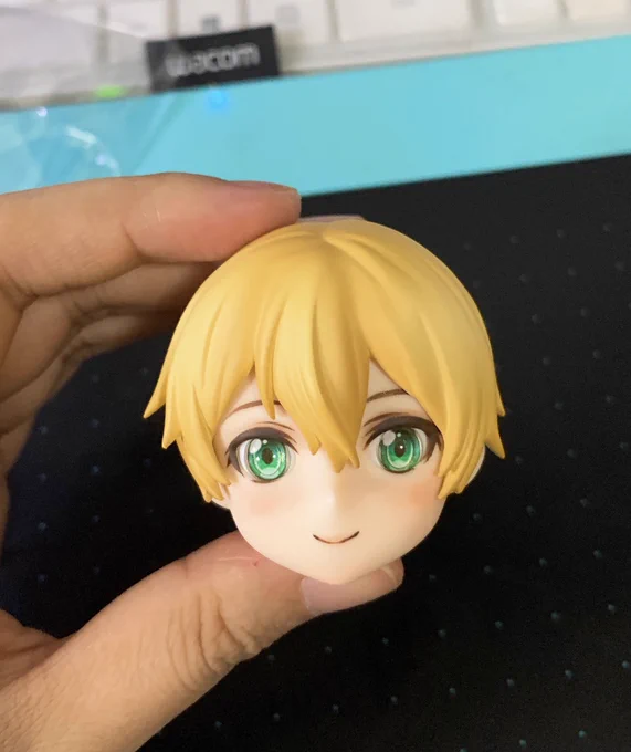 頭できた🥰さすが化粧は自力で無理だからメイクオーダーの方に任せました
似てる似てる 
