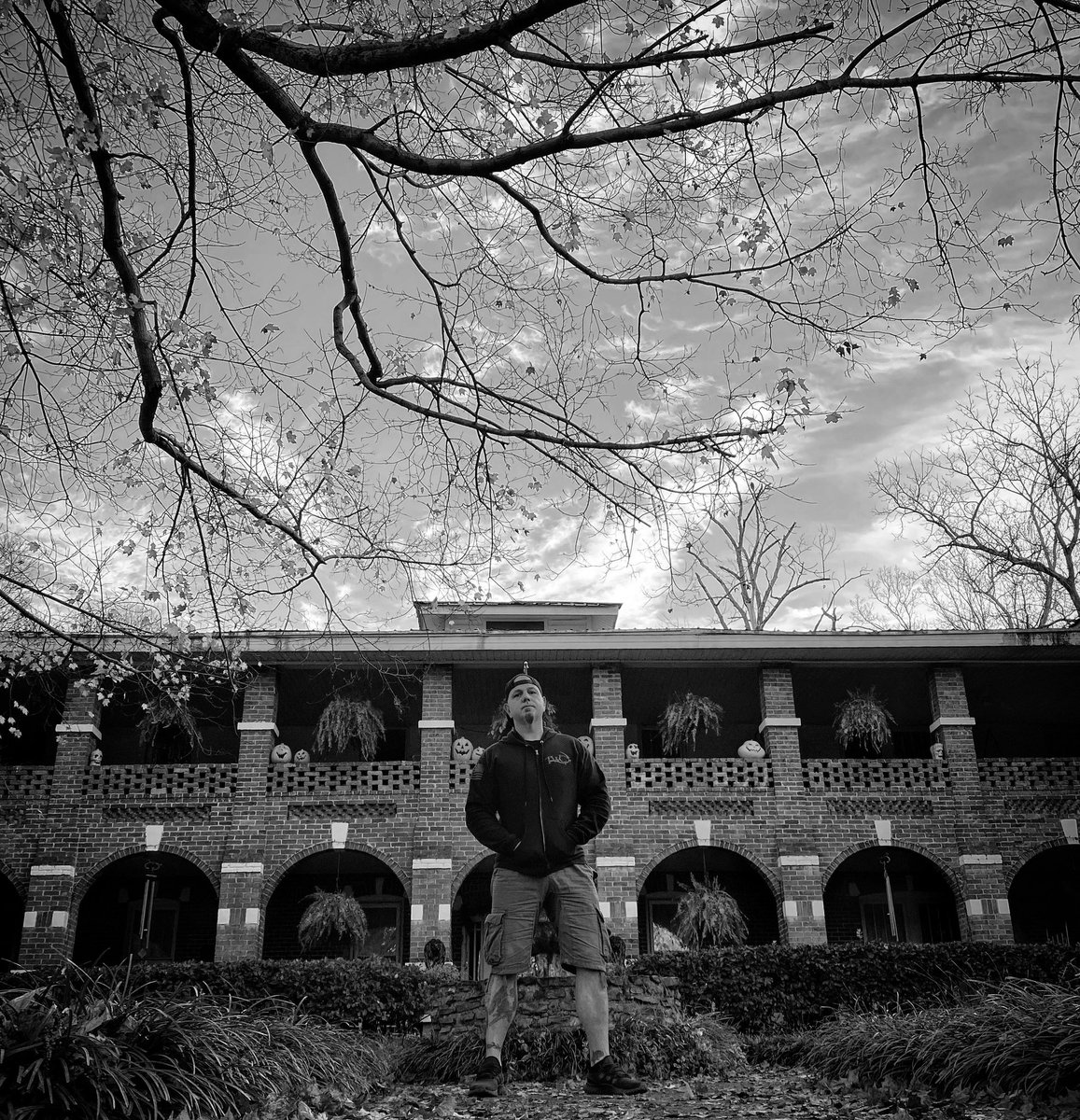 mikeg_WC's tweet photo. WELCOME TO THE WEEKEND!
Happy Halloween from The Thomas House Hotel ๐
#WraithTour2020 https://t.co/kqNnCAOxVI