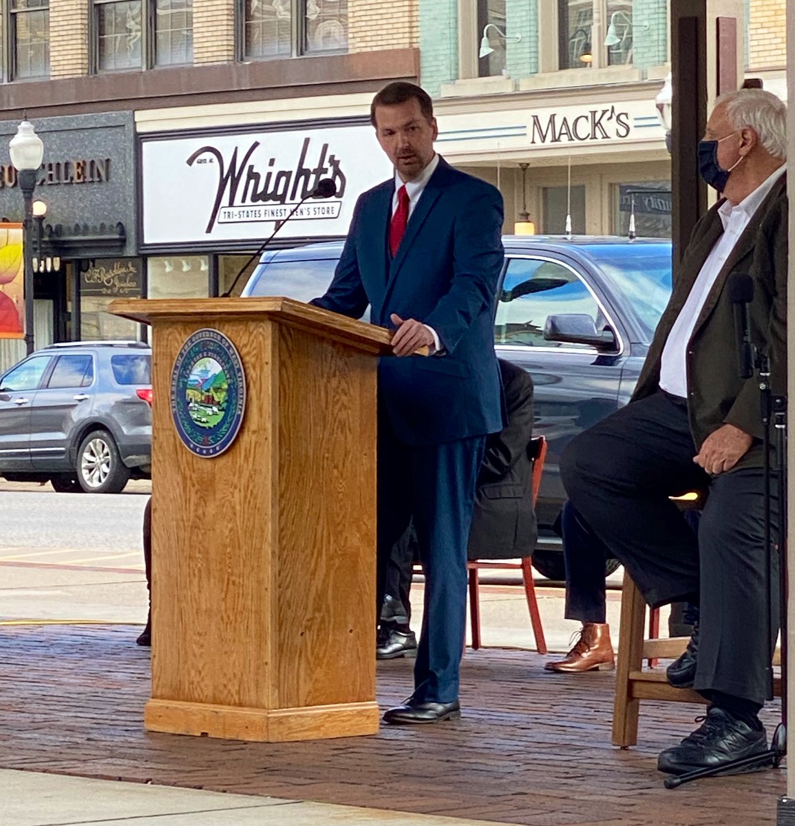 CabellSchTech's tweet photo. Thank you @SenatorPlymale for the work on the Thundercloud development and @WVGovernor for the financial support. The group with @DelegateDaniel seeking to improve broadband for the region. https://t.co/t6DFa1tt84