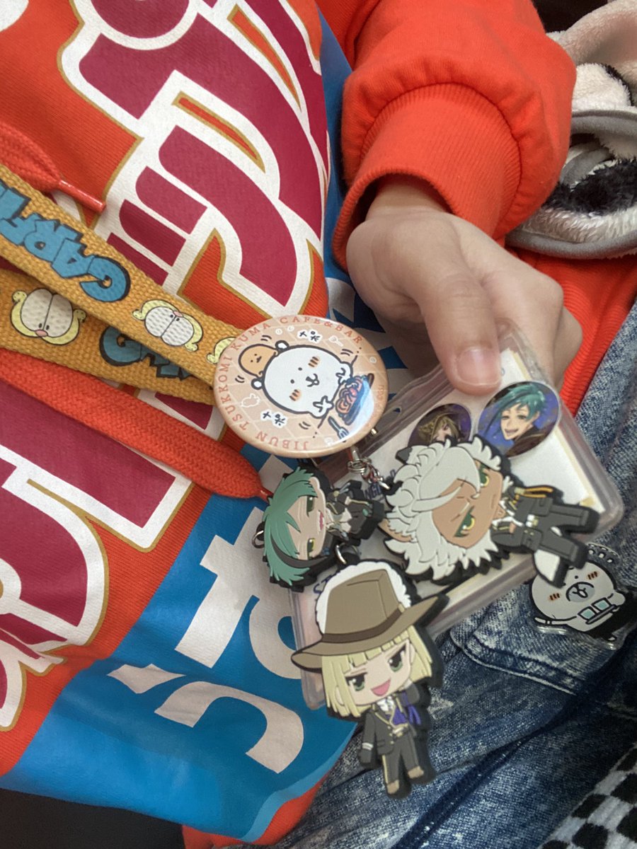 🐺（1年）と🦈（2年）に取り合いされる🏹（3年）を妄想してはクソデカため息をついてしまうな………ちなみにこれは私の社員証