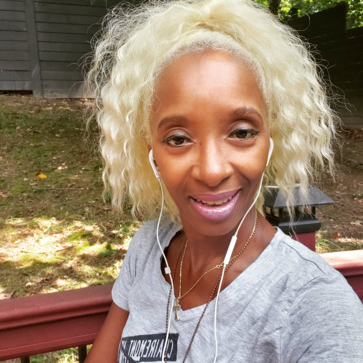 Kissfabfashions's tweet photo. Reminding everyone to smile, even though no one can see it through your mask. They can feel it through your eyes, and your energy! #kissfabfashion #sendlove #2020reality #costumer #detroitpeach #setlife #blondeblackgirl https://t.co/lD4dr9OVD8