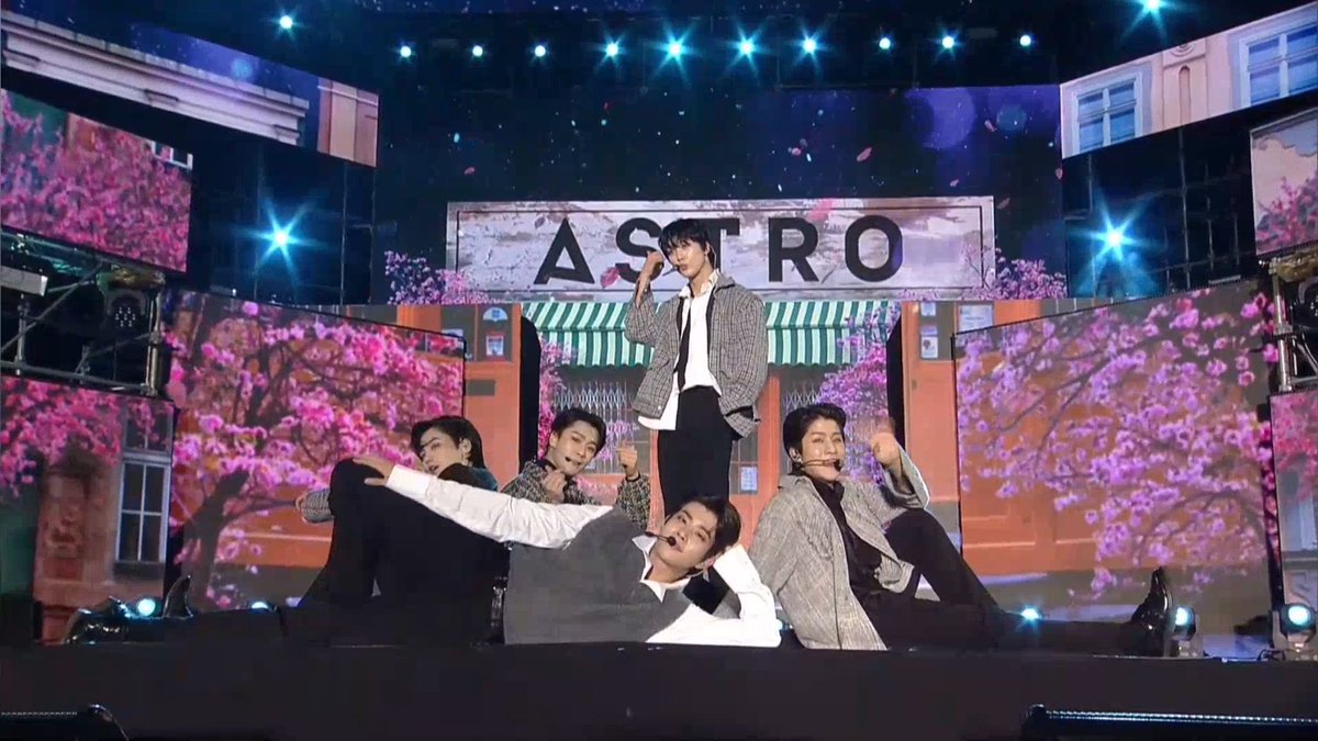 #ASTRO NEVER FAILS TO AMAZE ME🥺💜 I LOVE YOU SO MUCH @offclASTRO 💜

#아스트로 #ASTRO_KMDF2020