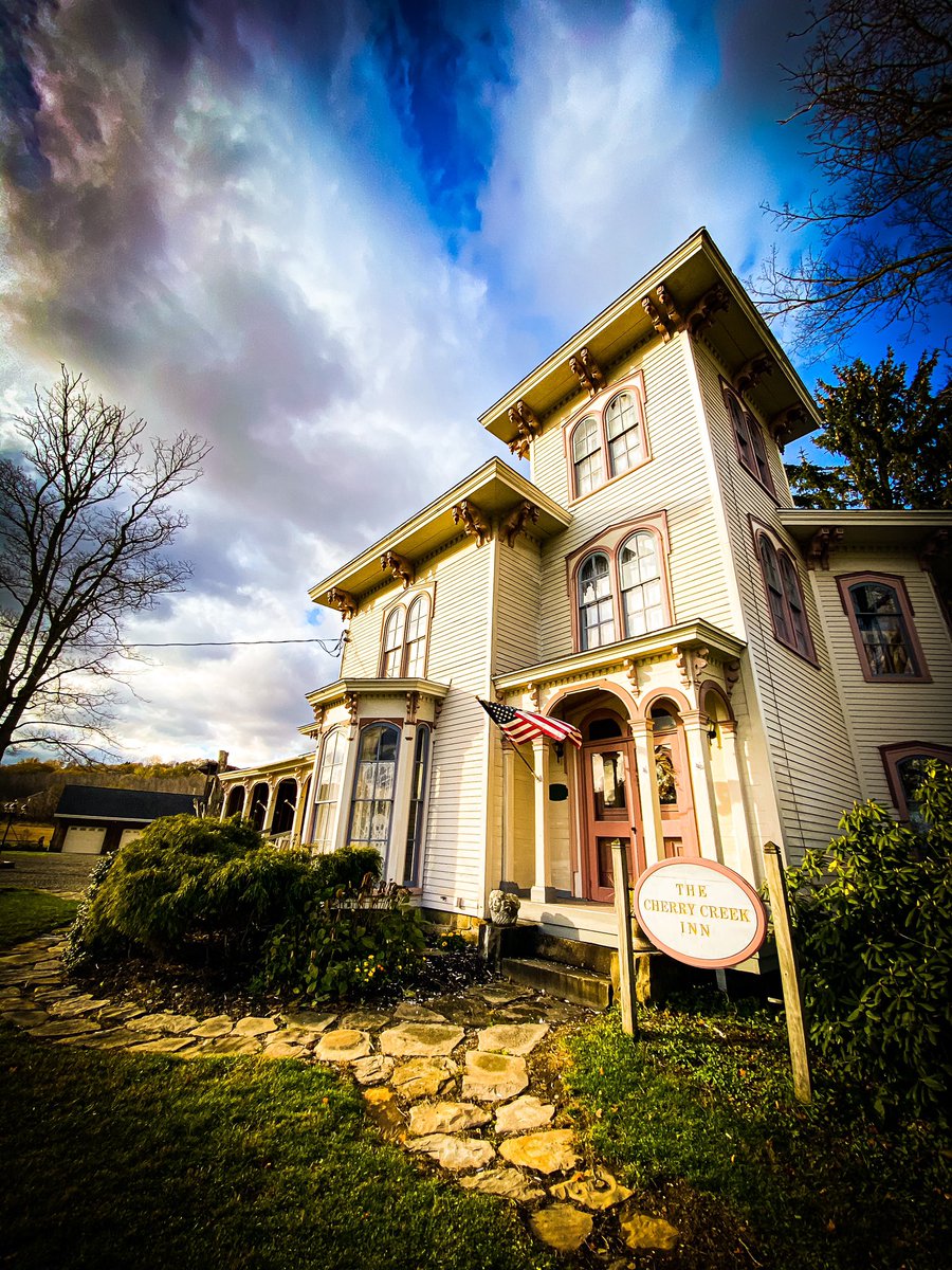 ButlerInn's tweet image. I’m a 160 years old 
BUTLER HOUSE at The Cherry Creek Inn 

Inn 
Cherry Creek 
New York 
USA 🇺🇸 

Old Victorian House 

BUTLER.HOUSE | 160 
#ButlerHouse #victorian #house #mkbutler #wedding #bedandbreakfast #Butler #160 #old #getaway #cherrycreek #NewYork #usa