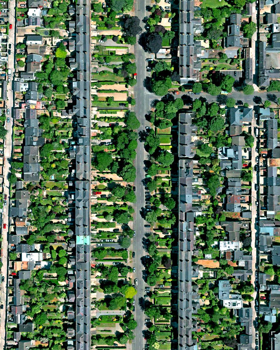Location | Wellington Road, Dublin, Ireland

Wellington Road is located within the embassy “district” of Dublin with houses dating back to 1845, all along a tree-lined avenue close-by Dublin’s Centre. 

#wellingtonroad #dublin #ireland #worldurbanplanning #urbanplanning #aerial