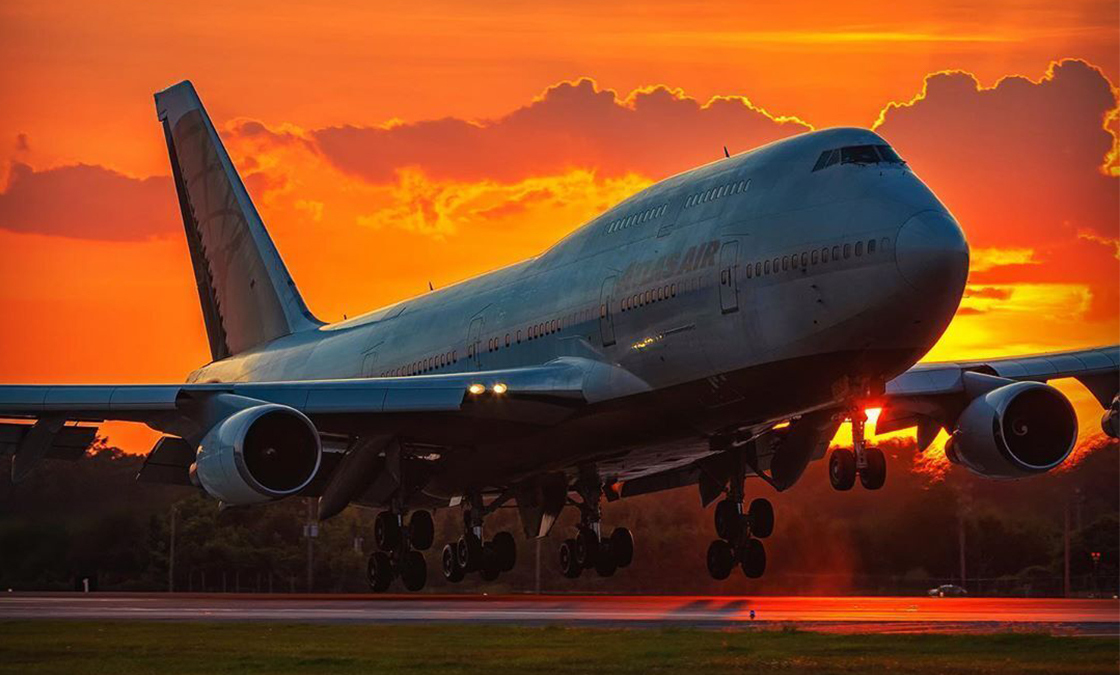 AtlasAirWW's tweet photo. Here to wish you a Happy Halloween! 🎃 We love this shot of one of our 747s at @iah. 📸: Airside_Ops https://t.co/xKhIgs0kLK