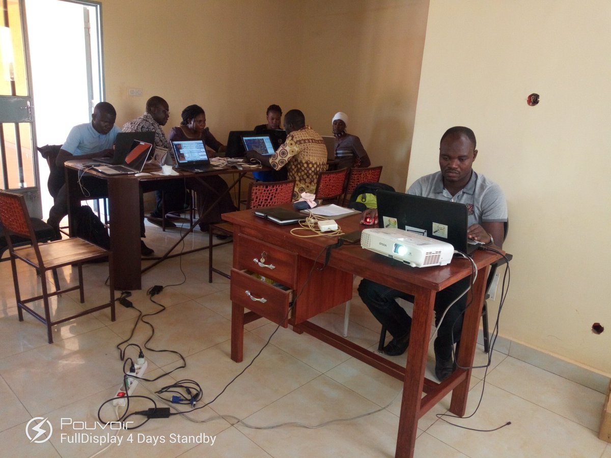 L'équipe @OSM_BF en séance de mapathon sur le projet Habiter et Mieux vivre dans les non-lotis, BOASSA(BURKINA FASO) avec #Yamsolidarité, @AFD, @bahinito @AmedeDimban @innoce_diblo @Aoua_k @soma_lea @ritasoma95