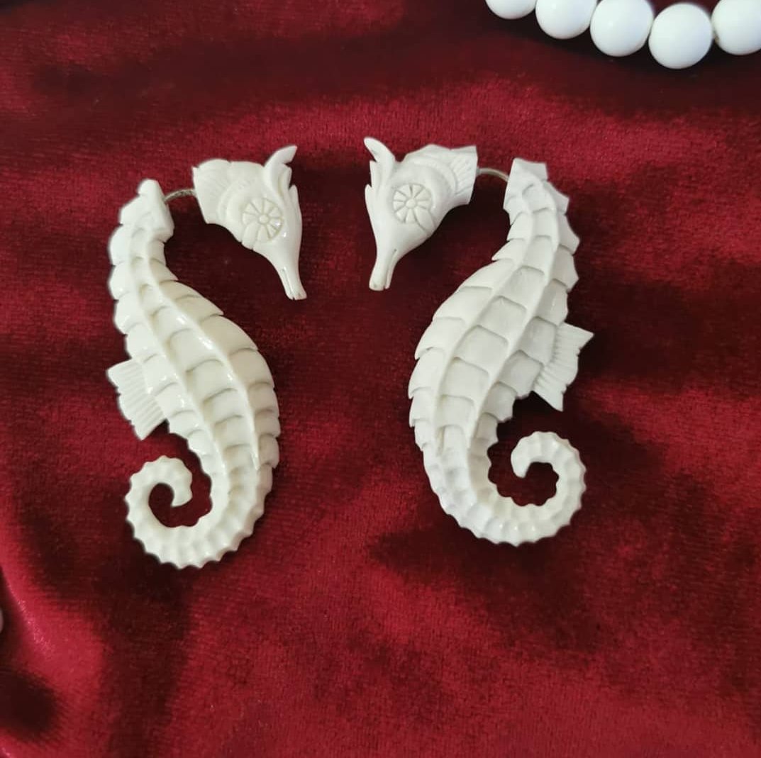 MeerschaumJ's tweet photo. 📍Bone earrings

📍Kemik küpe

👉🏻Fiyat bilgisi ve sorularınız için DM 📩

#takılar #kolye #bileklik #takı #küpe #aksesuar #moda #bijuteri #jewelry  #bijox #womenaccessories #stil #istebenimstilim #bukombin #bijoux  #uzunkolye #newmodel #meerschaum #denizatı #küpe #küpemodelleri https://t.co/18OW6Ehvoc